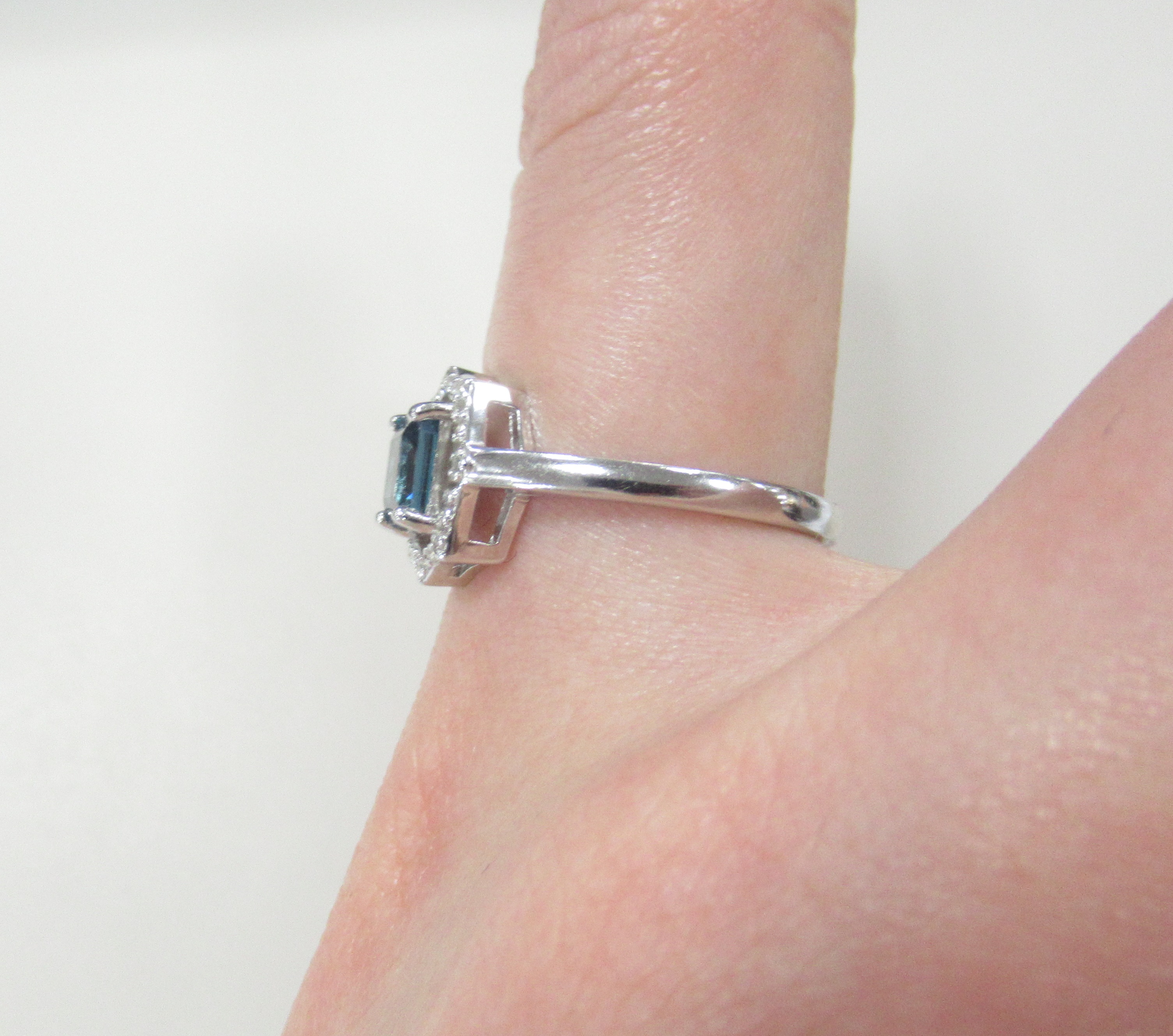 Серебряное кольцо с топазом Лондон